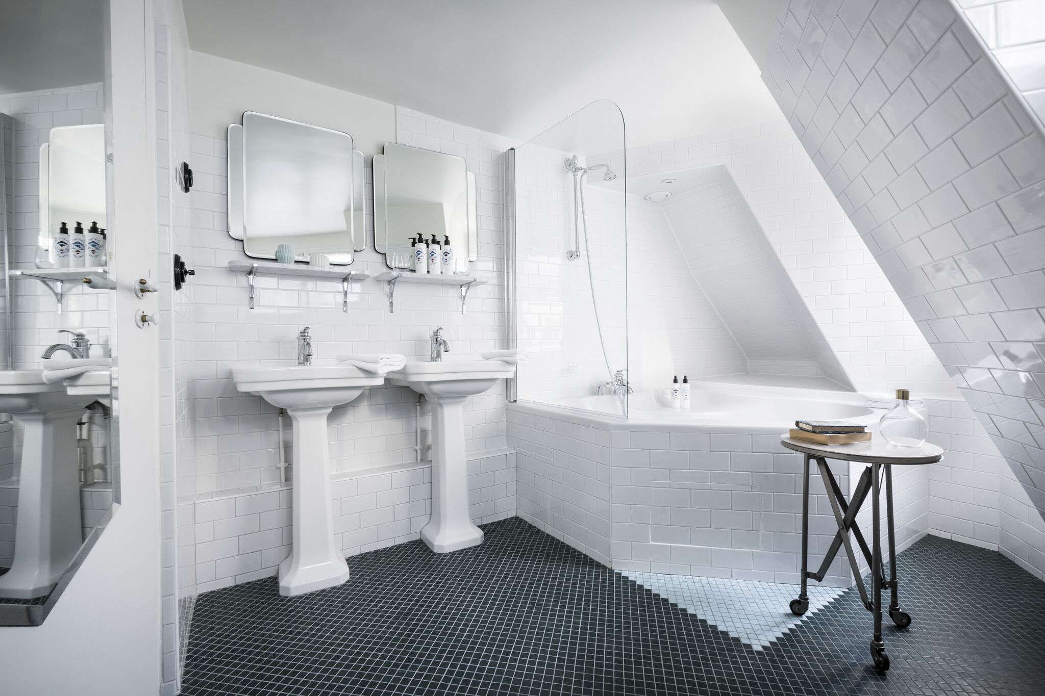meilichzon told us she sourced the pedestal sinks from imperial and kohler and  27