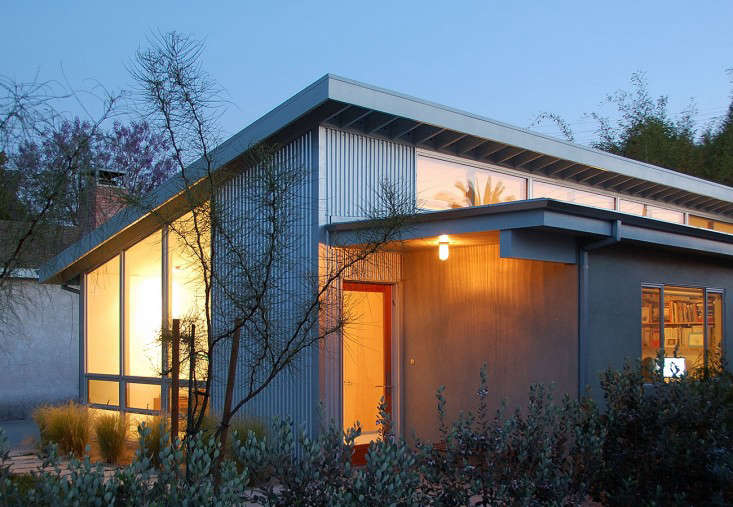 Maximum Light in a Narrow Los Angeles Home portrait 4