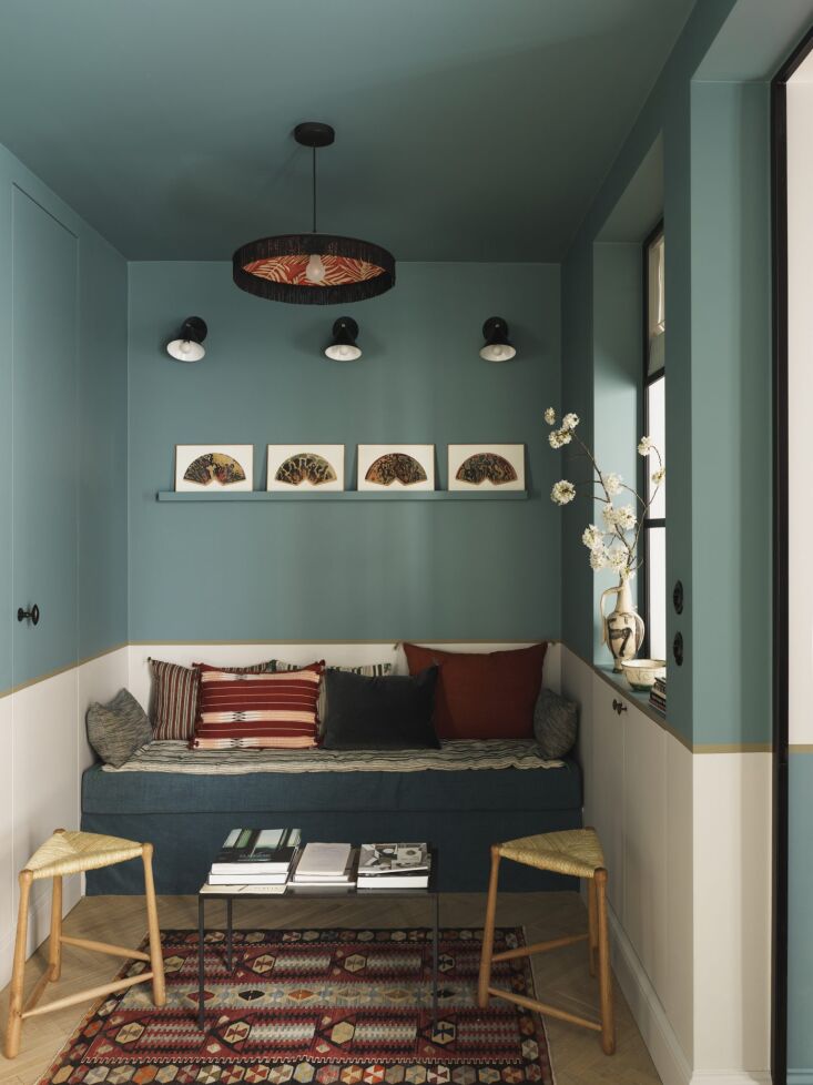 a banquet (that opens up as a bed), plus \2\20;flexible furniture 23