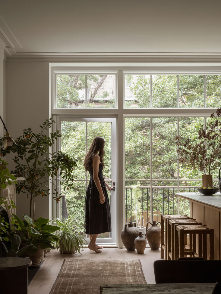 the extension opens to a four foot wide balcony leading down to a welsh style g 26