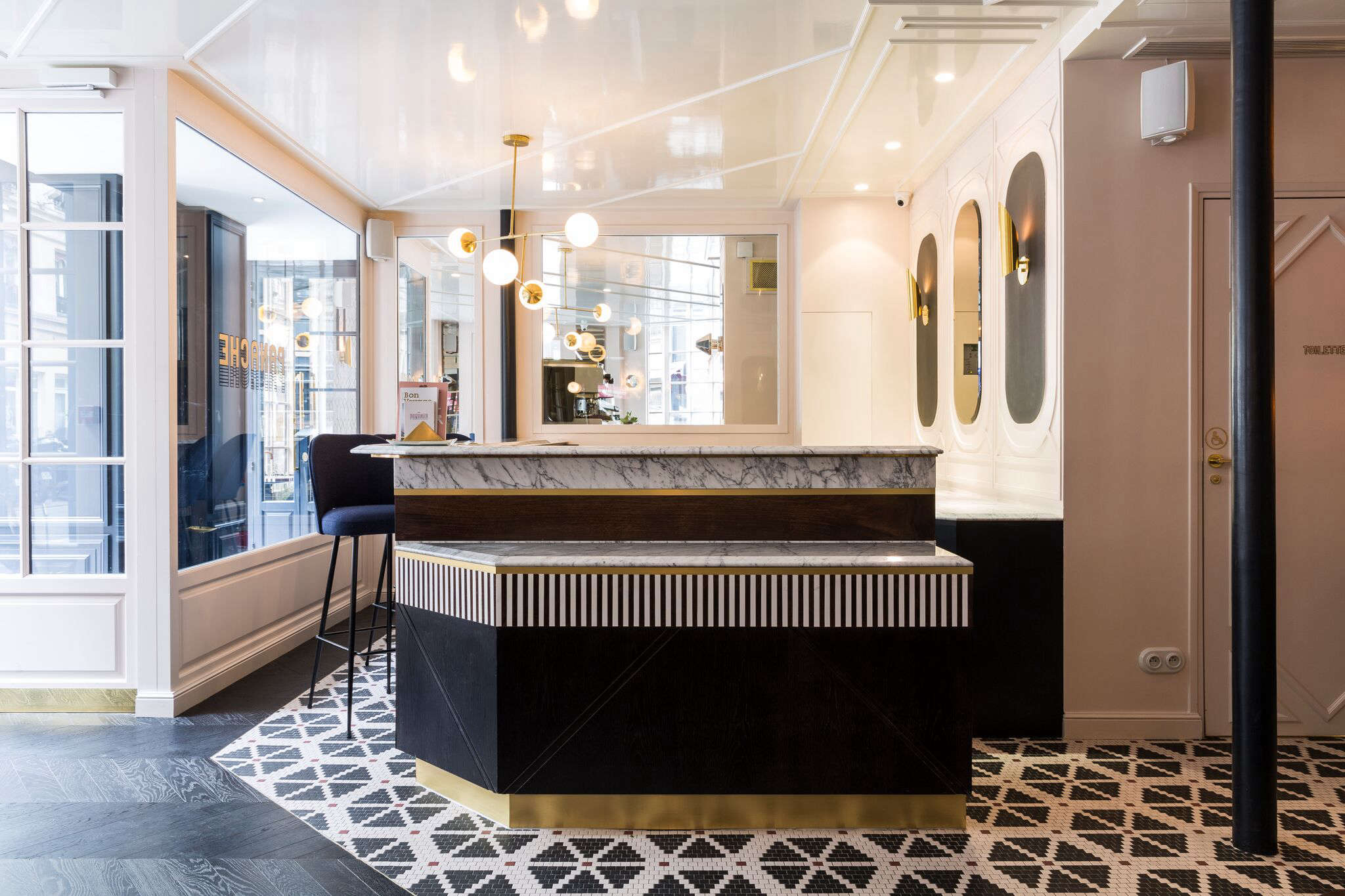 located in the ninth arrondissement, near the folies bergères cabaret, hotel  17