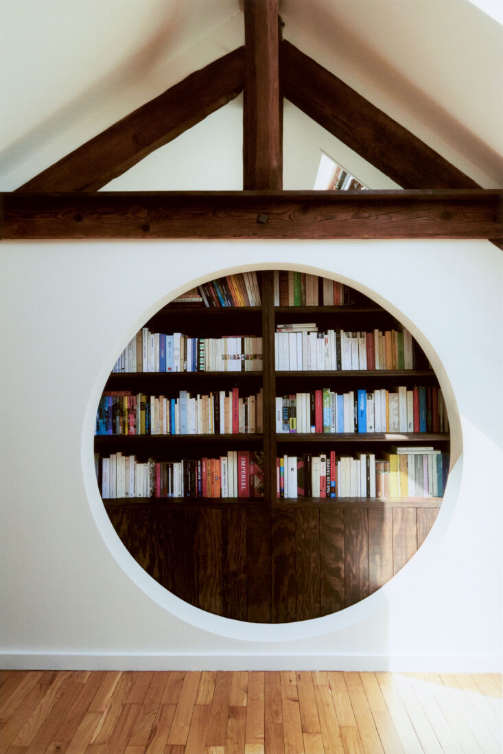 the porthole divides the apartment\2\17;s living area and the bedroom an 17