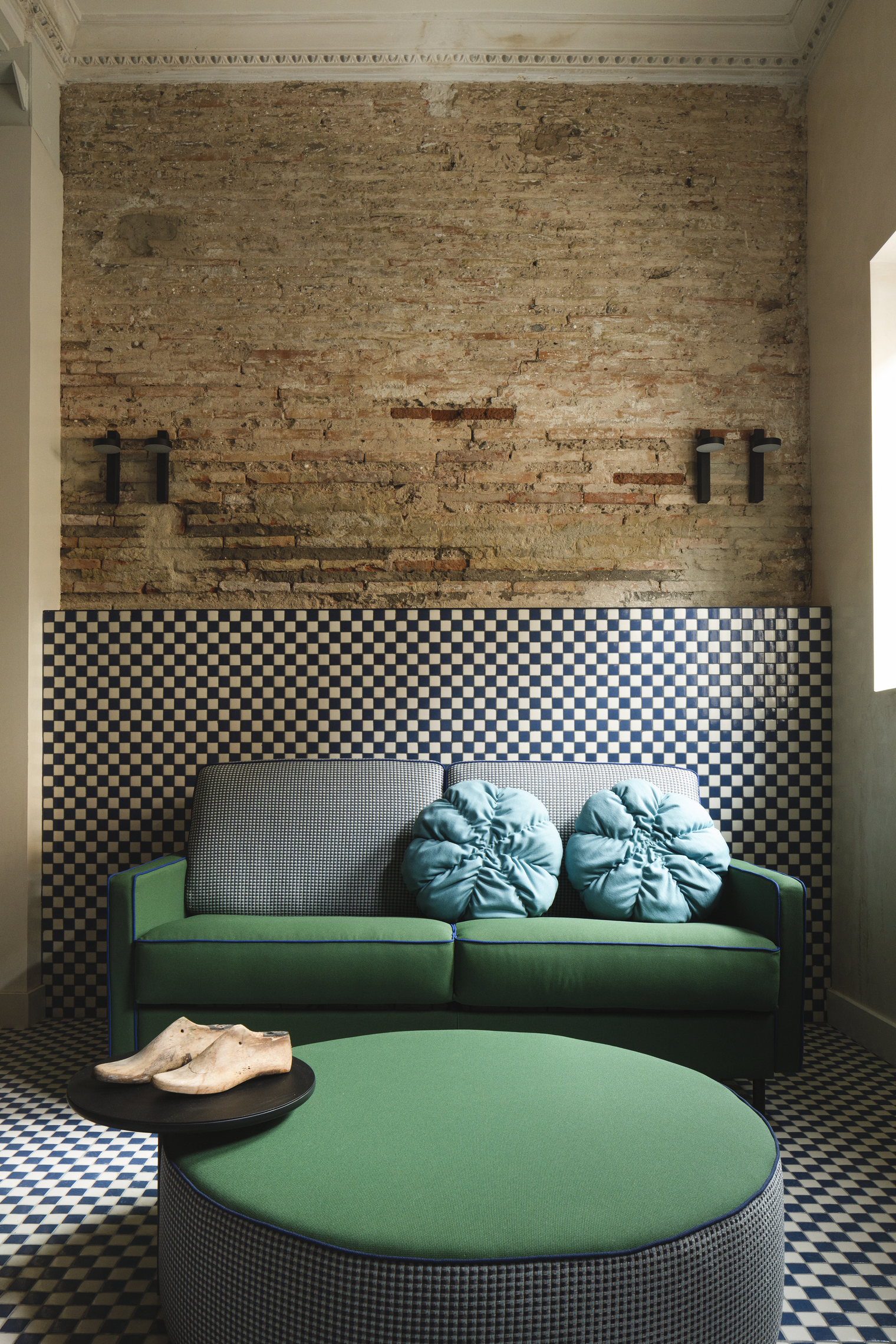 continuing the subtle seaside theme, all of the upholstery is in green with blu 21