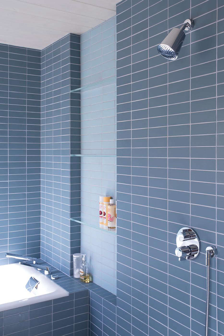 klopf architecture blue tile white grout remodelista 1 18