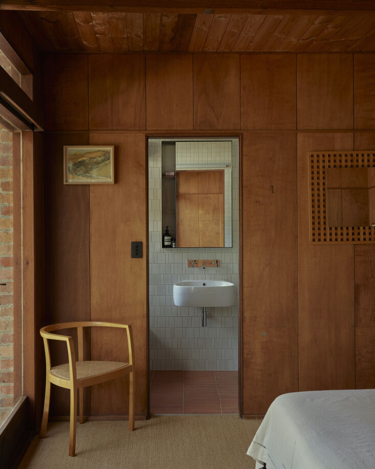 a sliding door separates the ensuite bath from the bedroom. 27