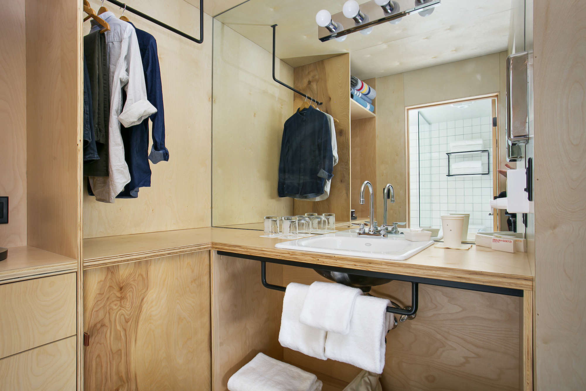 coachman hotel tahoe plywood vanity bathroom 17