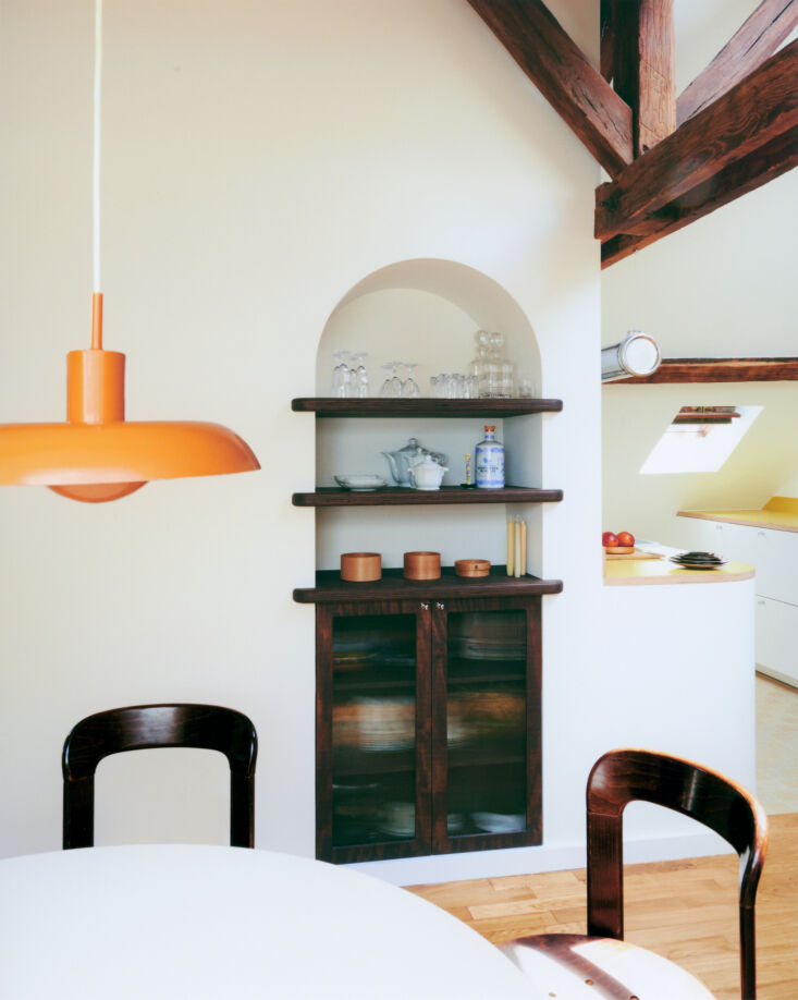ab0ve: the architects designed a built in niche alongside the dining table with 23
