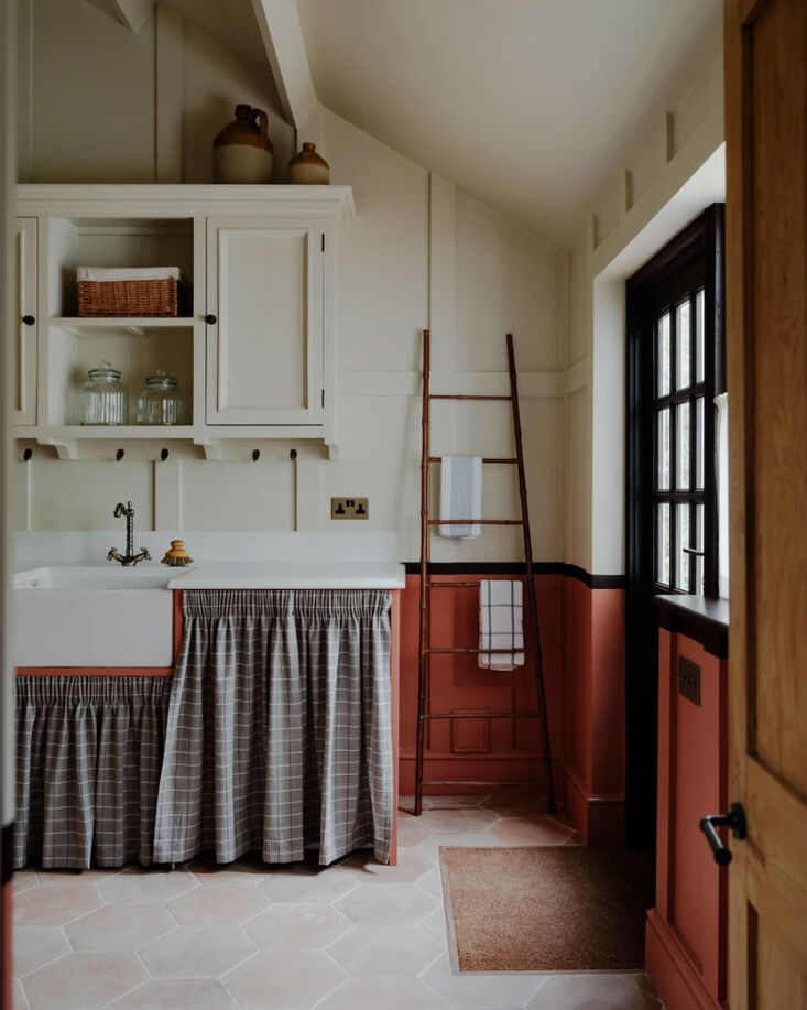 the paint palette is made up of farrow & ball\2\17;s off white on th 17