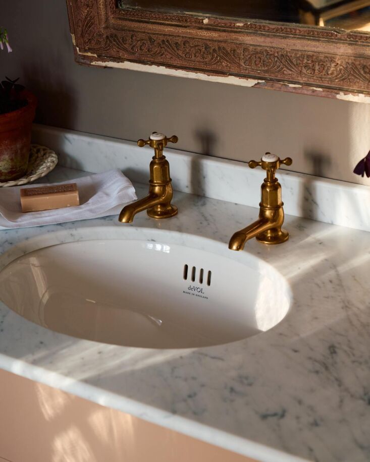 there are two options for perrin & rowe taps;  d are the pillar taps. the m 18