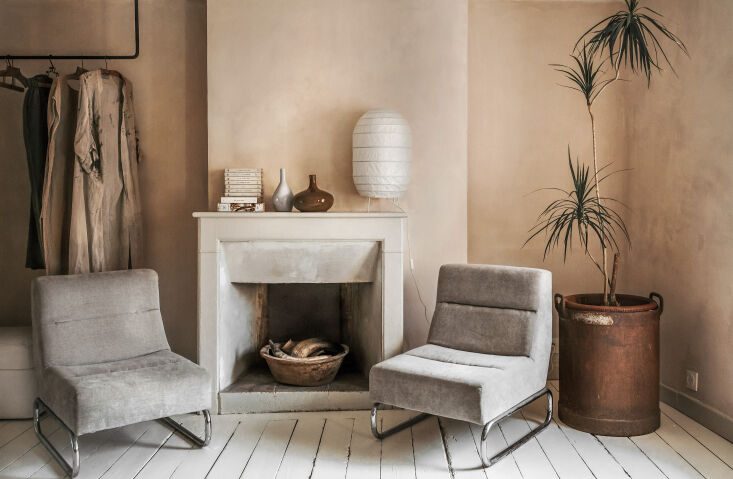 another bedroom with a fireplace is painted in bauwerk\2\17;s marrakech. 22