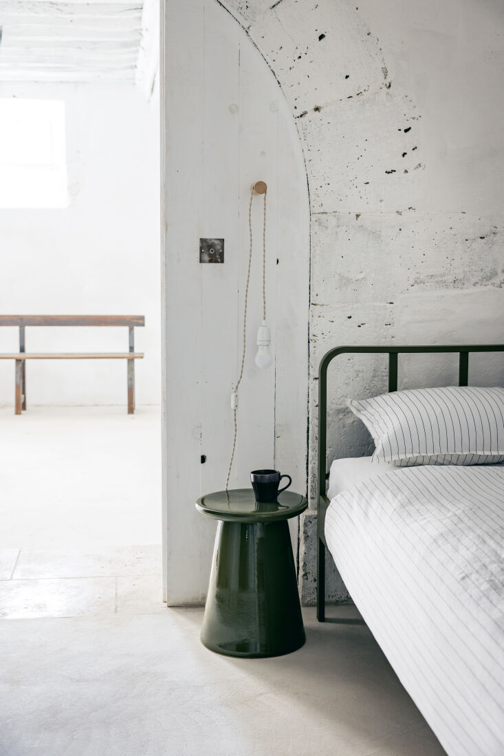 the chic sobriety of the largely monochrome pilgrims’ cottage is given a mode 25