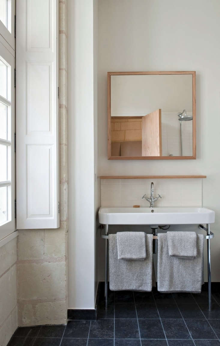 chalky limestone walls from the \1\2th century frame a bathroom in the fontevr 18
