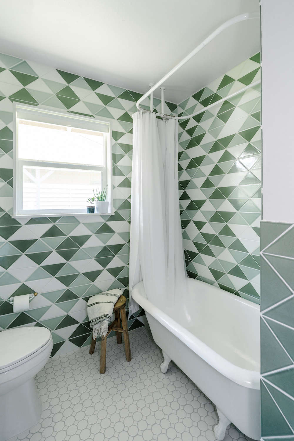bathroom remodel with fireclay tile | remodelista 18