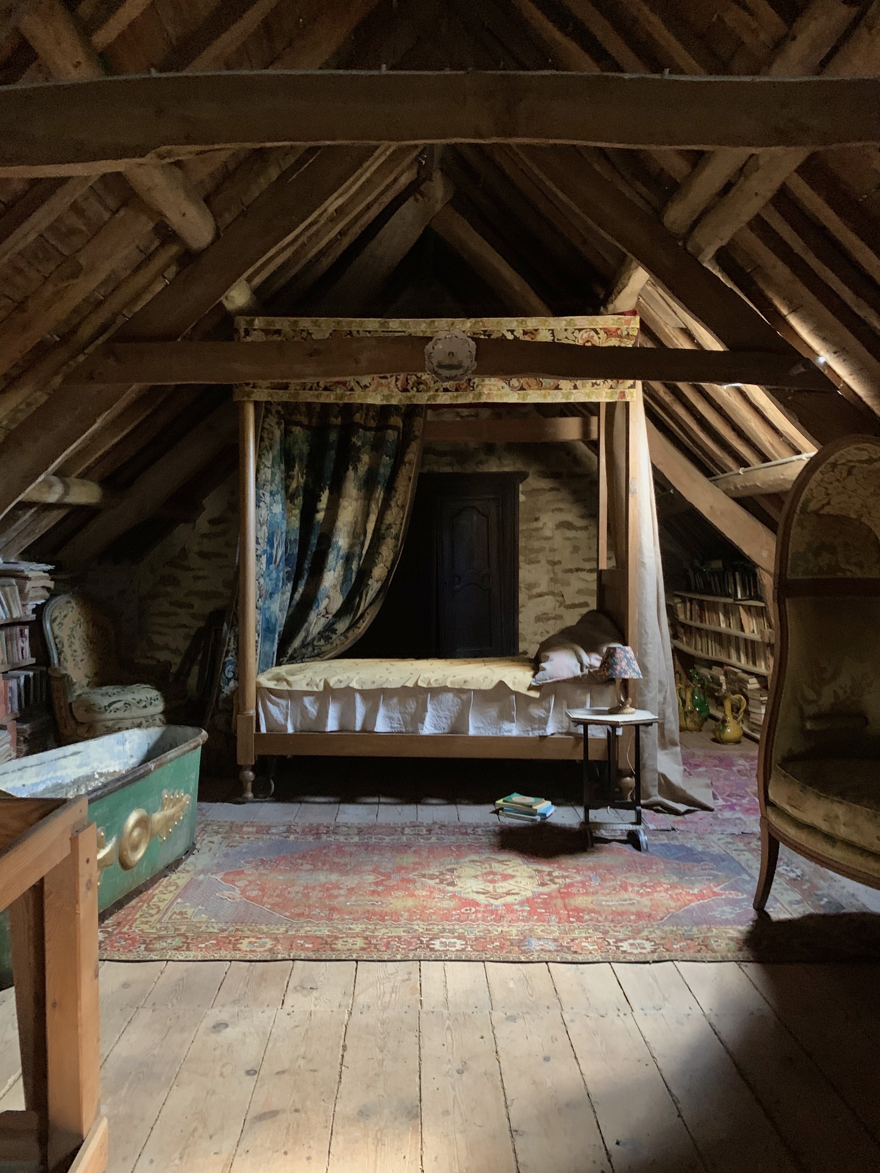 the second floor is the attic, known as the reading room because it\2\17 33