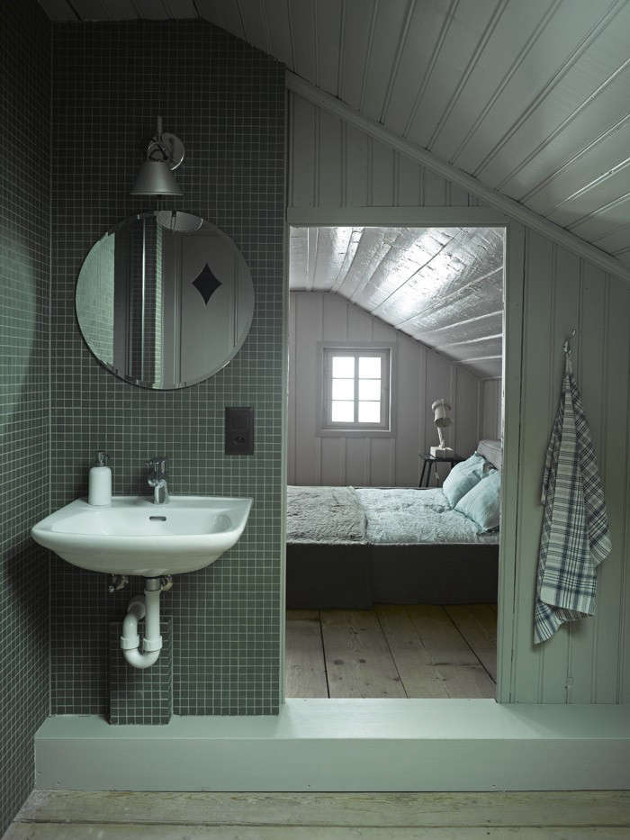 Steal This Look An Attic Bath in a Spectrum of Greens portrait 4
