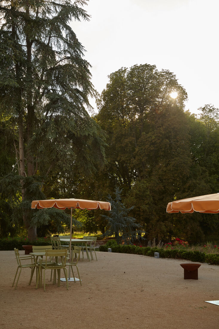 classic french patio umbrellas pair with fermob luxembourg furniture in cactus  29