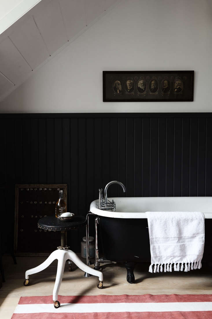 red and white stripes add drama to a black bath. photograph courtesy of nicole  18