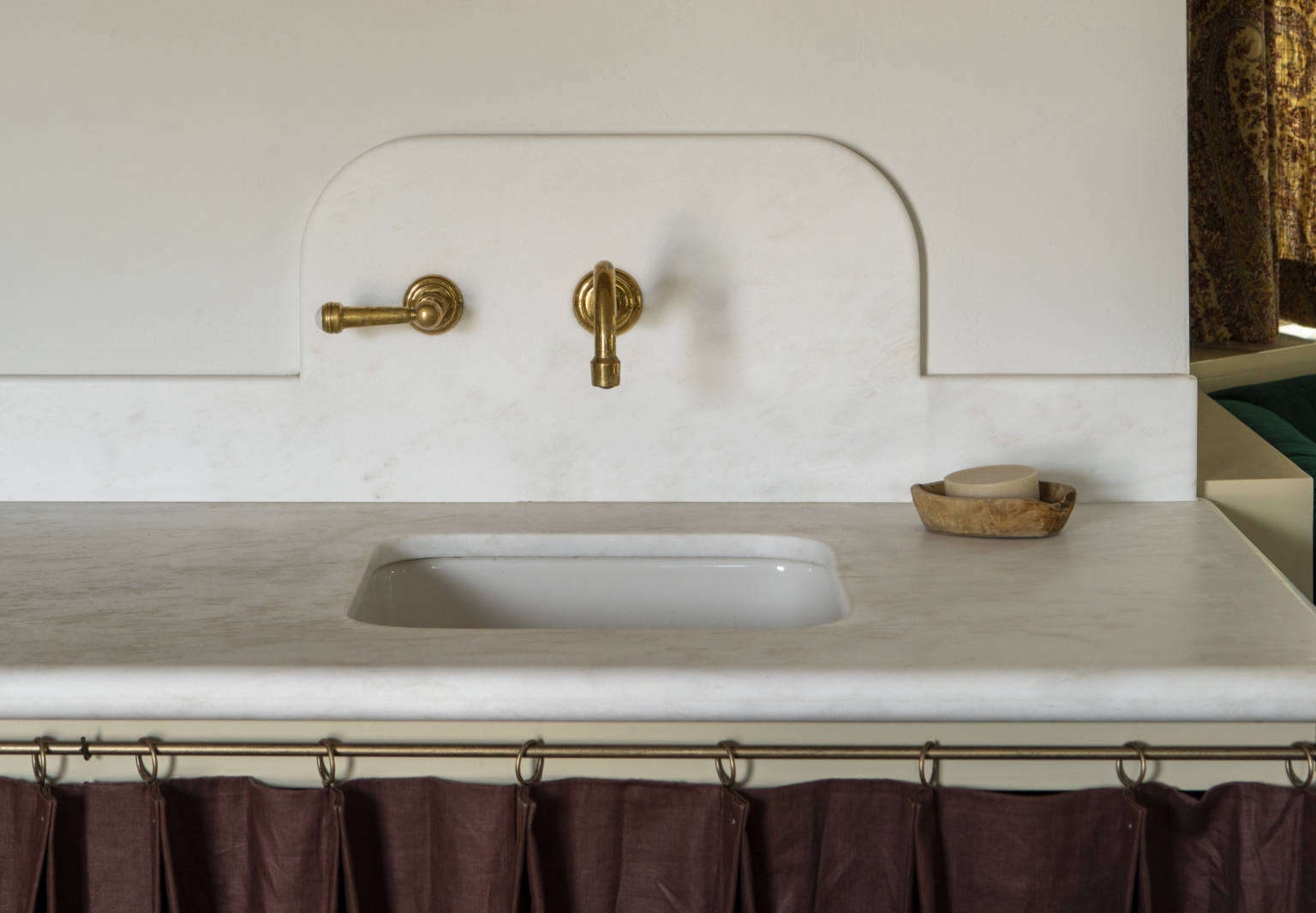 reath design little holmby house la kitchen laure joliet photo 12b 1