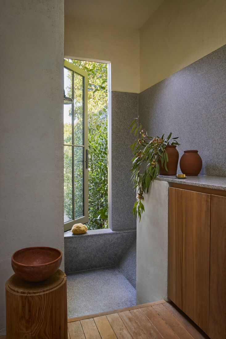 the step down bath in the home of one of our favorite architects, pat bernatz.  18